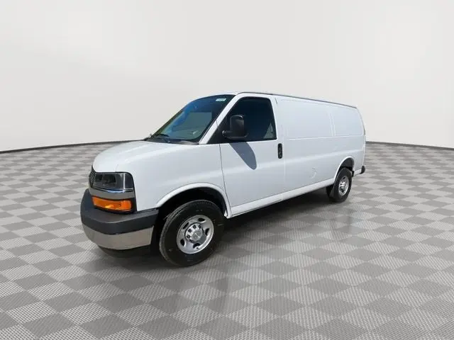 2026 Chevrolet Express 2500 Work Van HD photo 5