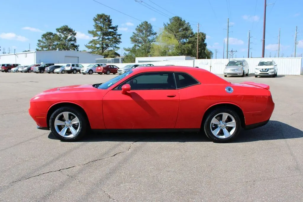 2021 Dodge Challenger SXT Auto photo 3