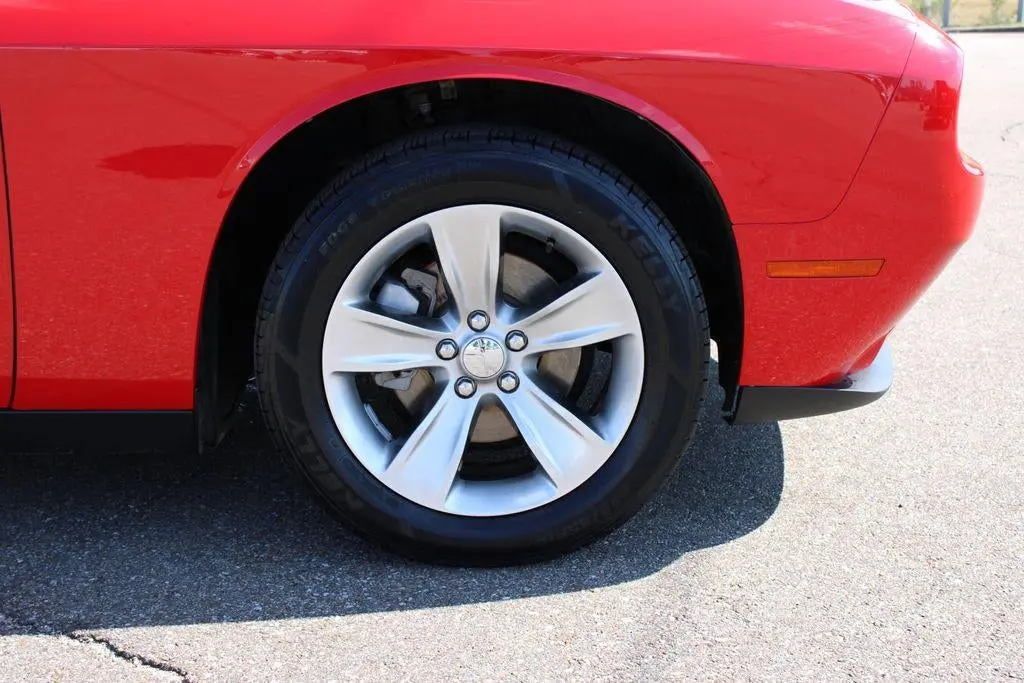 2021 Dodge Challenger SXT Auto photo 5
