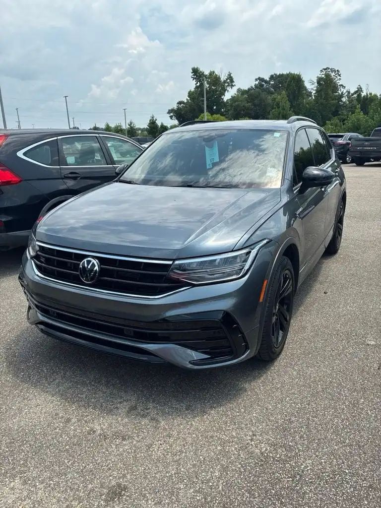2023 Volkswagen Tiguan 2.0T SE R-Line Black's photo