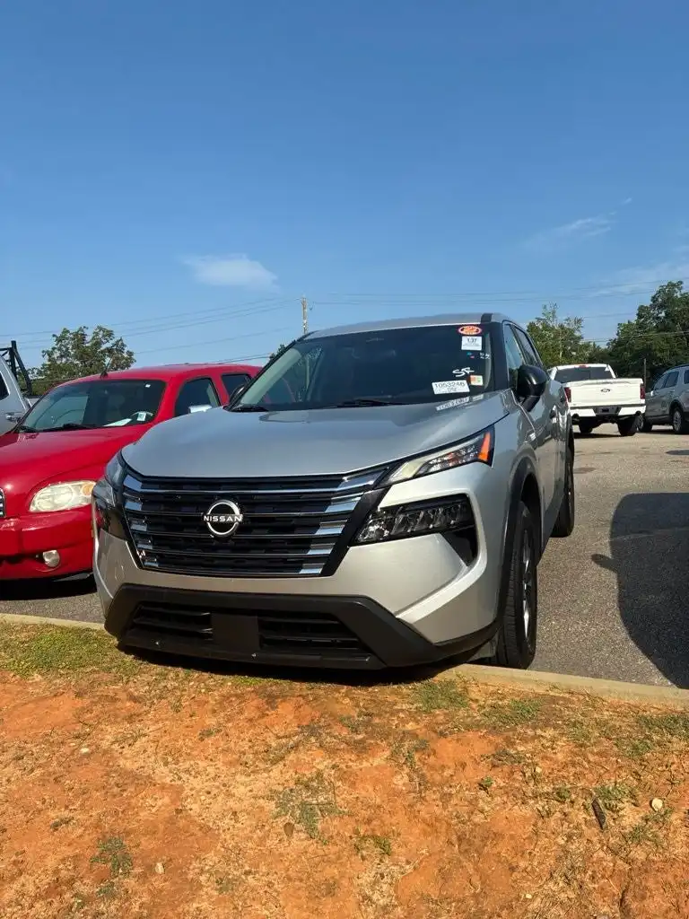 2024 Nissan Rogue S FWD's photo