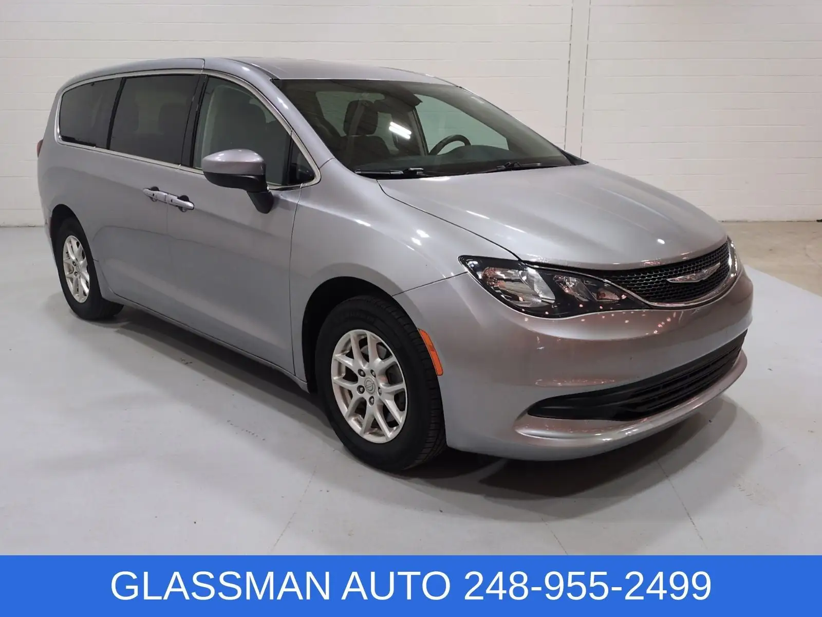 2017 Chrysler Pacifica Touring photo 1