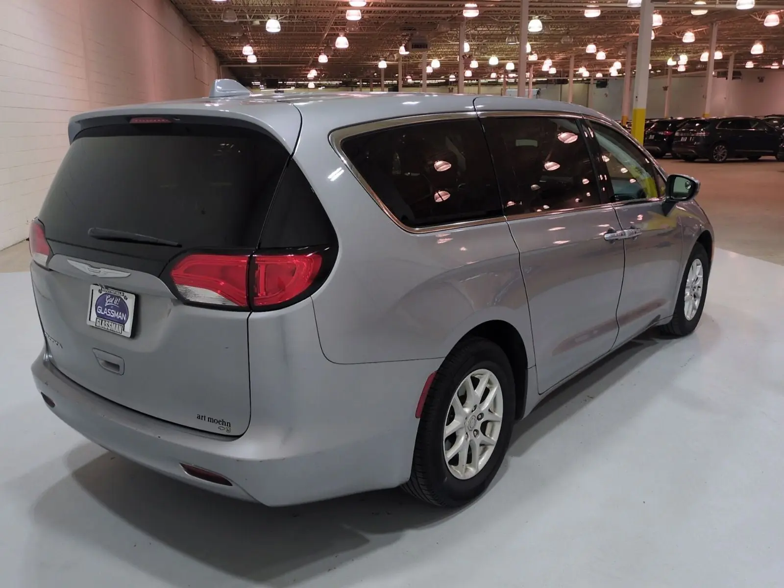 2017 Chrysler Pacifica Touring photo 3