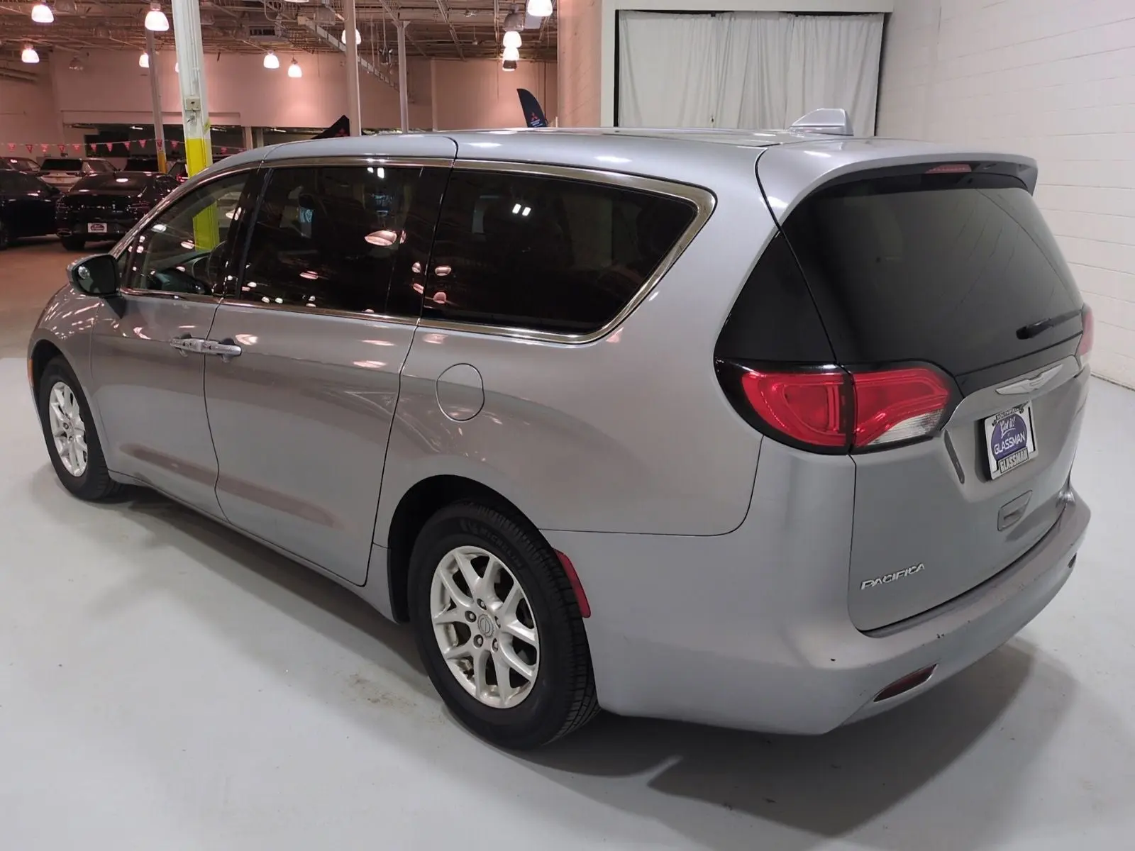 2017 Chrysler Pacifica Touring photo 5
