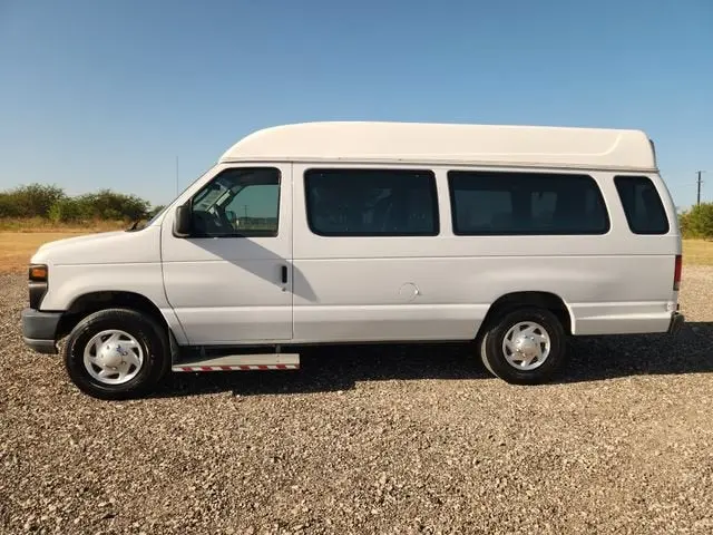 2014 Ford E-Series E-250 Extended photo 4