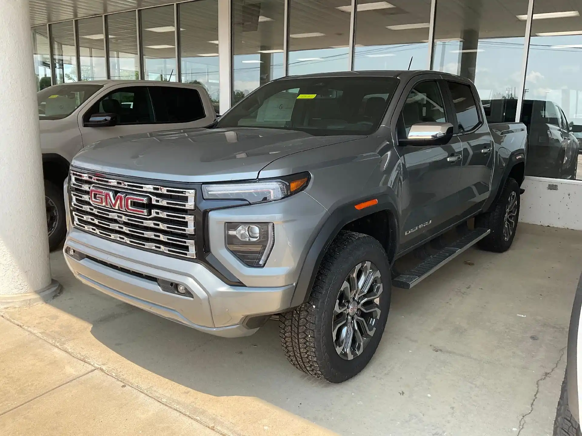 2026 GMC Canyon 4WD Denali Crew Cab Short Box's photo