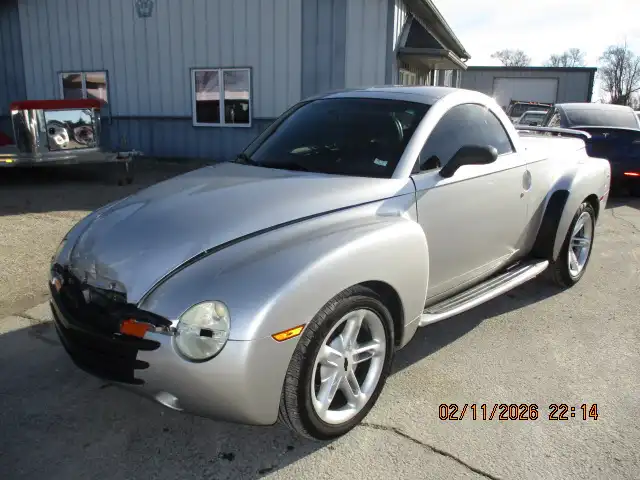 2004 Chevrolet SSR LS's photo