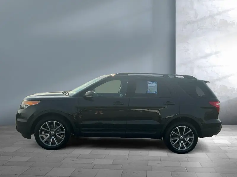 2015 Ford Explorer XLT 4x4 photo 3