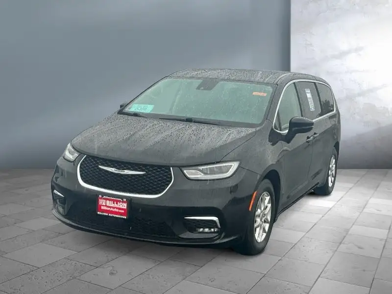 2023 Chrysler Pacifica Touring L photo 1