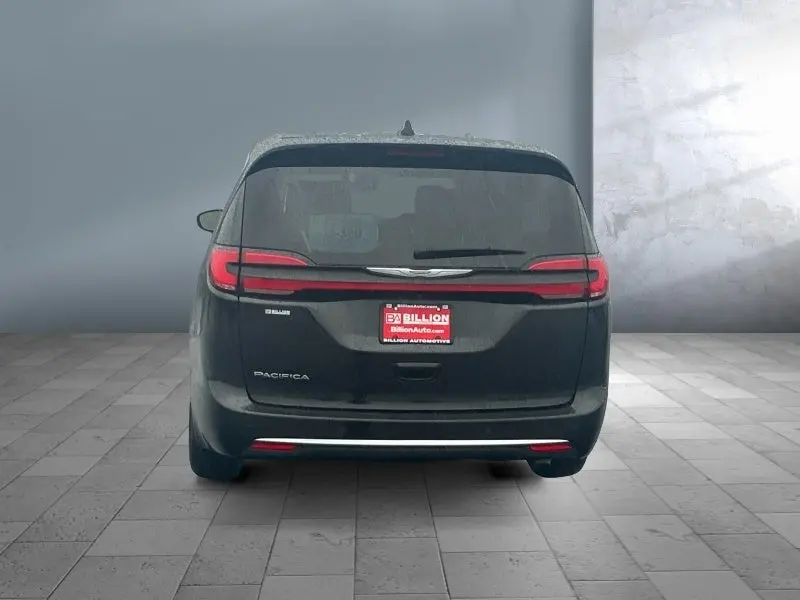 2023 Chrysler Pacifica Touring L photo 5