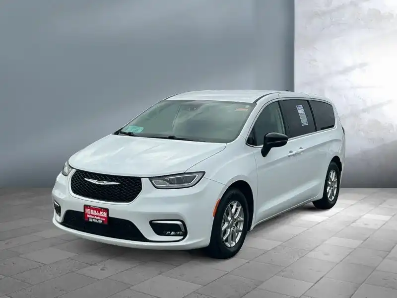 2024 Chrysler Pacifica Touring L's photo