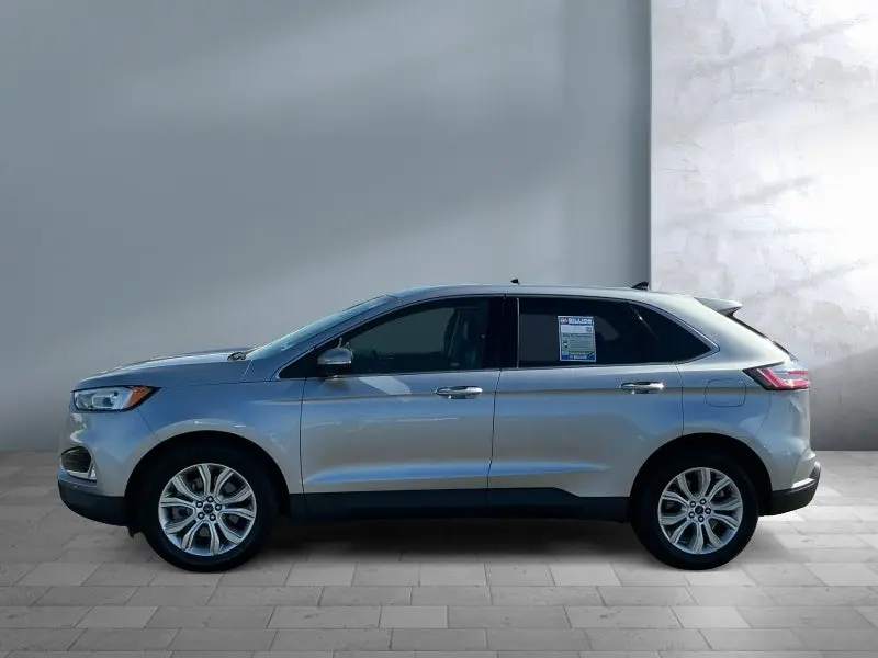 2022 Ford Edge Titanium AWD photo 3