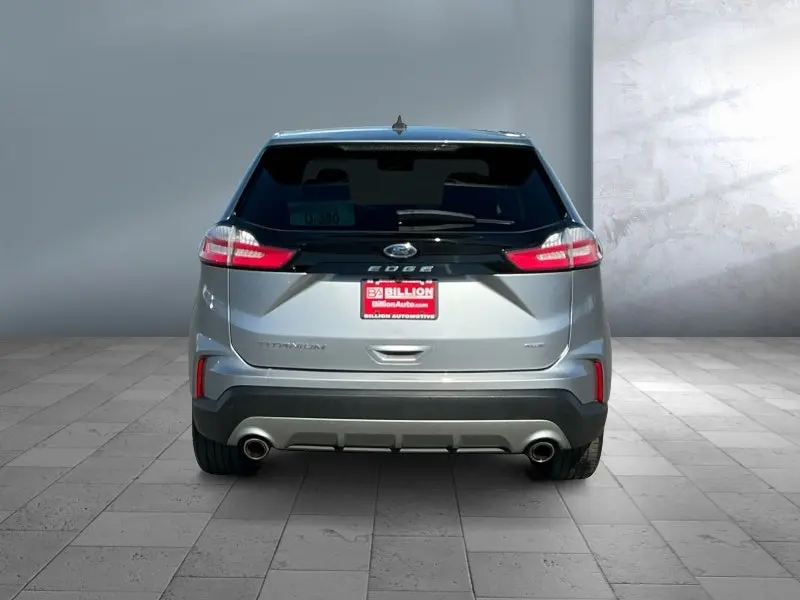 2022 Ford Edge Titanium AWD photo 5