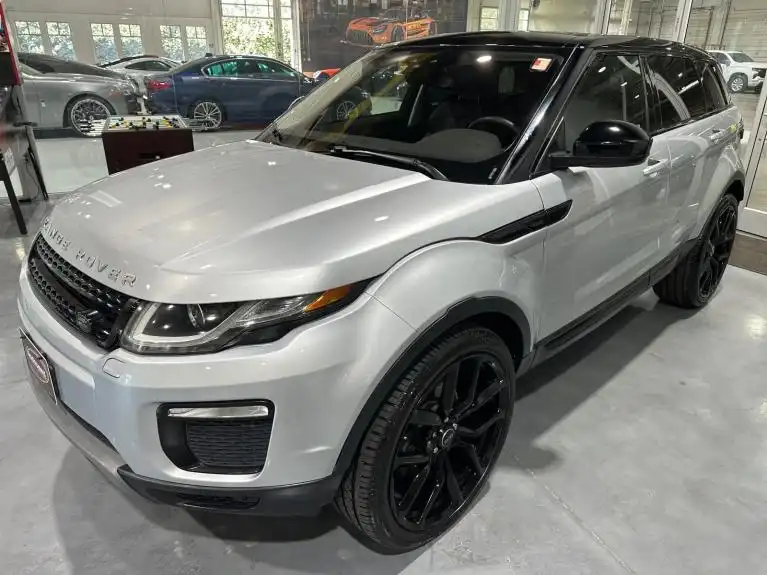 2019 Land Rover Range Rover Evoque SE Premium's photo