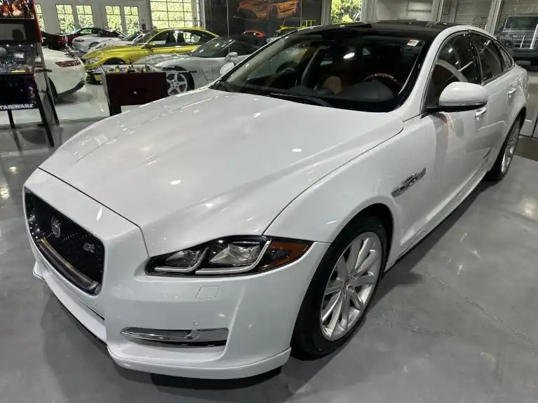 2016 Jaguar XJ R-Sport's photo