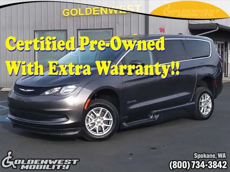 2023 Chrysler Voyager LX's photo