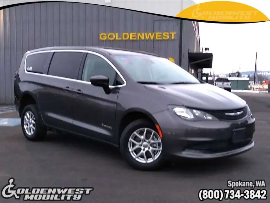 2023 Chrysler Voyager LX's photo