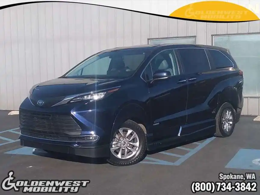 2021 Toyota Sienna XLE 7-Passenger Hybrid AWD's photo