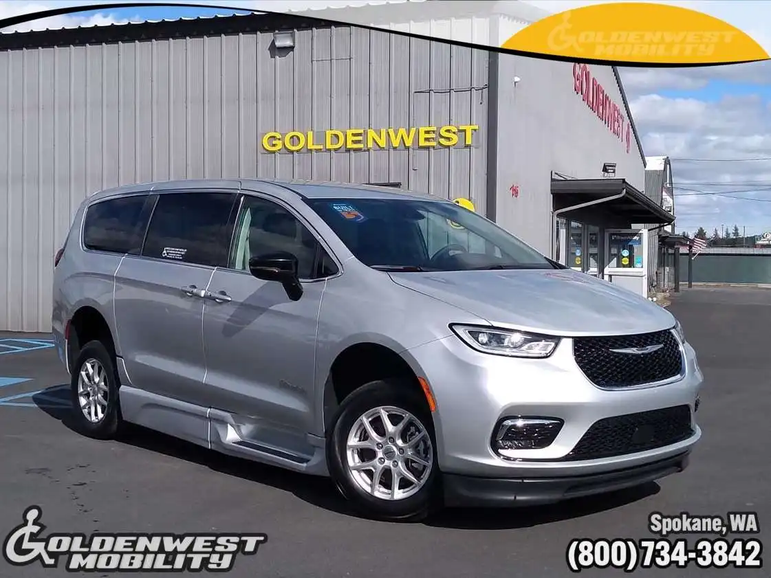 2024 Chrysler Pacifica Touring L's photo