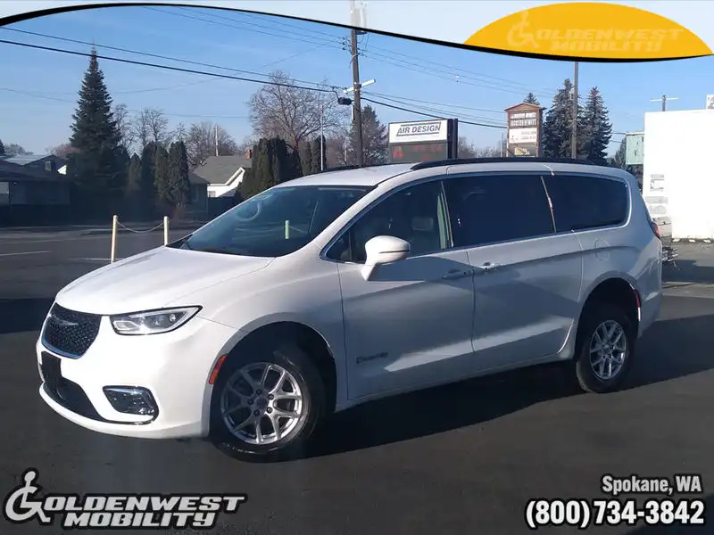 2022 Chrysler Pacifica Touring L's photo