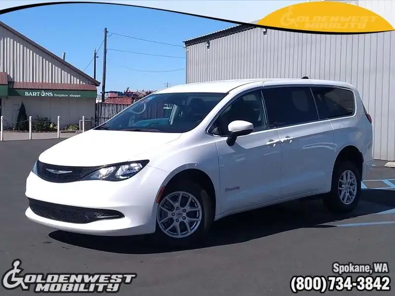 2023 Chrysler Voyager LX's photo
