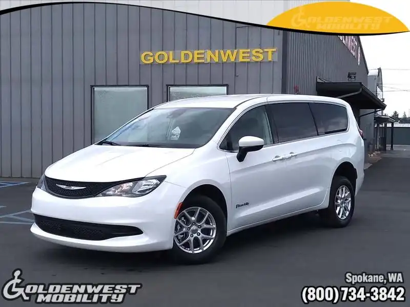 2023 Chrysler Voyager LX's photo