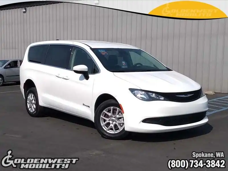 2023 Chrysler Voyager LX's photo