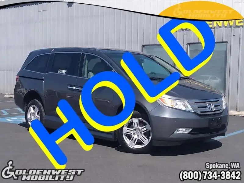 2011 Honda Odyssey Touring's photo