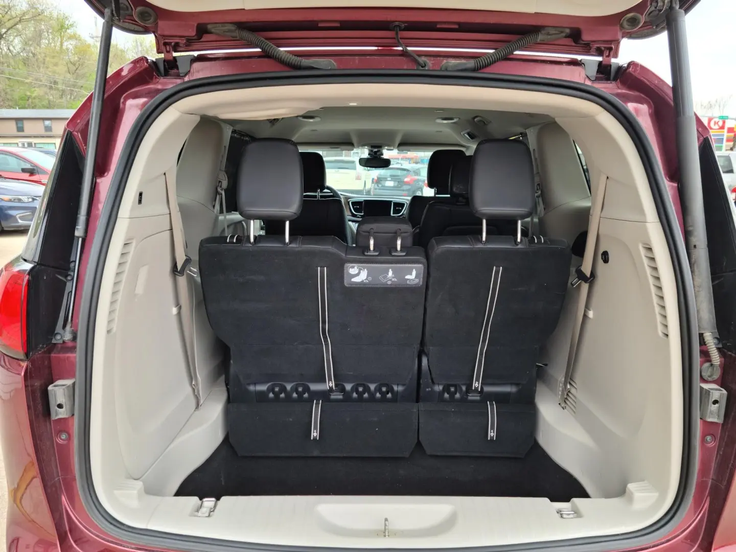 2017 Chrysler Pacifica Touring-L photo 4