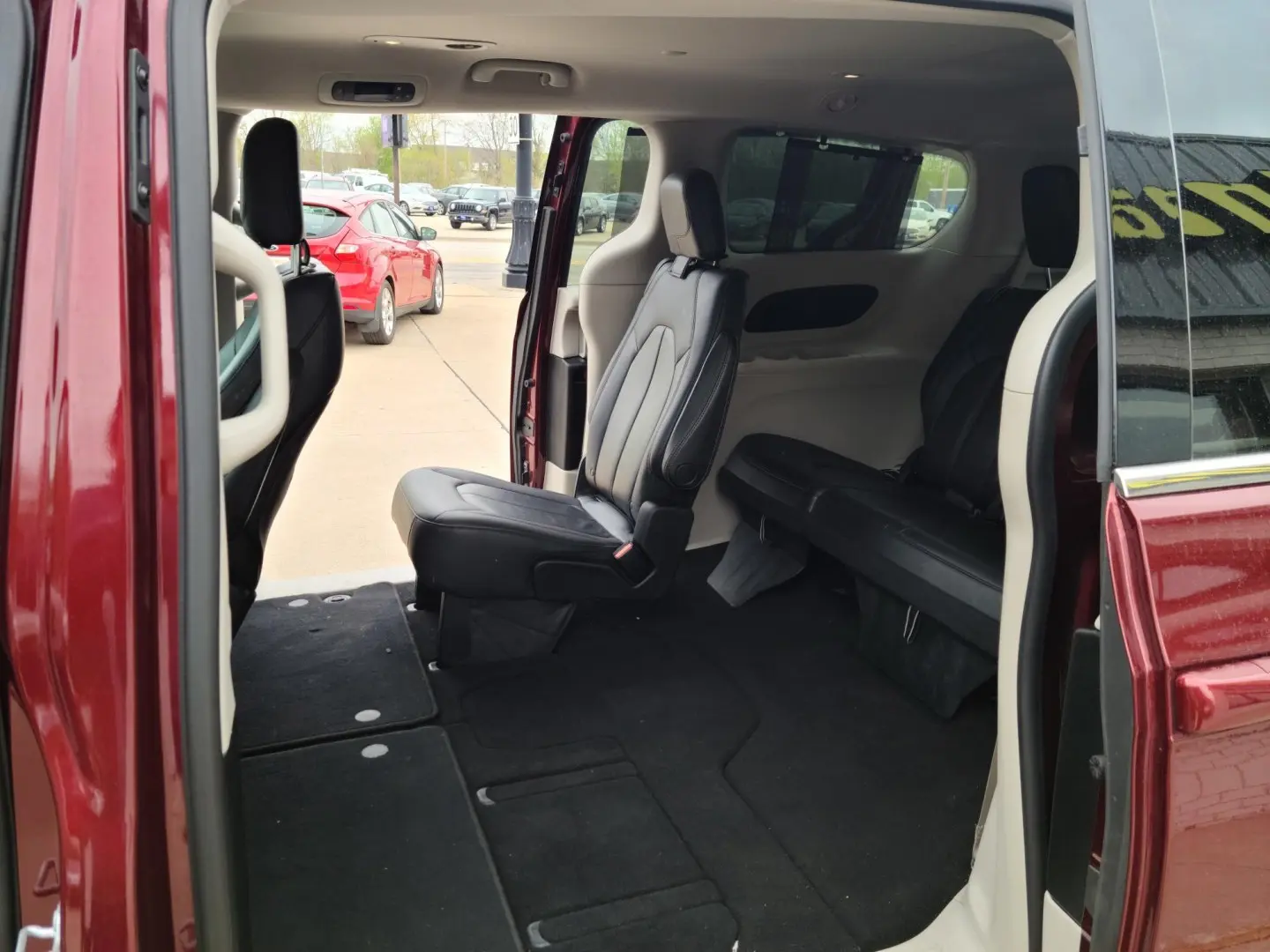 2017 Chrysler Pacifica Touring-L photo 5