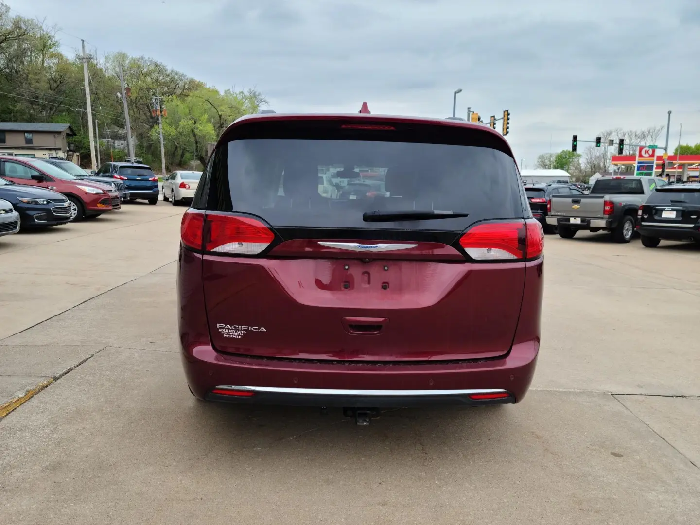 2017 Chrysler Pacifica Touring-L photo 3