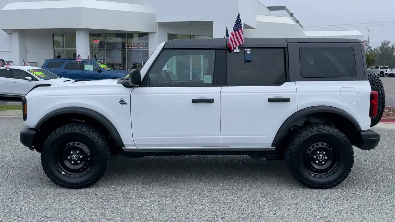 2023 Ford Bronco Black Diamond Advanced (322A) 4x4 photo 5