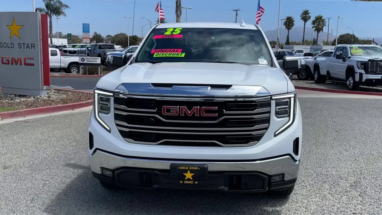 2025 GMC Sierra 2WD Crew Cab Short Box SLT photo 3
