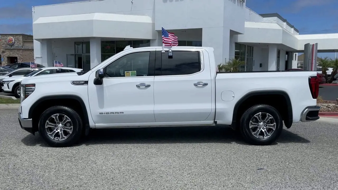 2025 GMC Sierra 2WD Crew Cab Short Box SLT photo 5