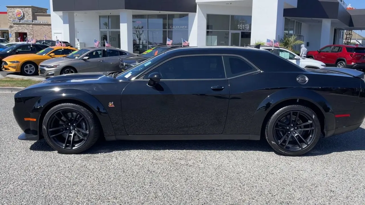 2023 Dodge Challenger R/T Scat Pack Widebody photo 5