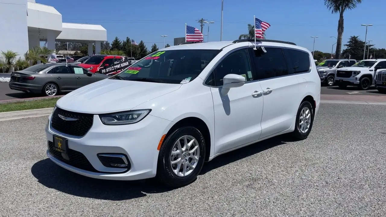 2022 Chrysler Pacifica Touring L photo 4