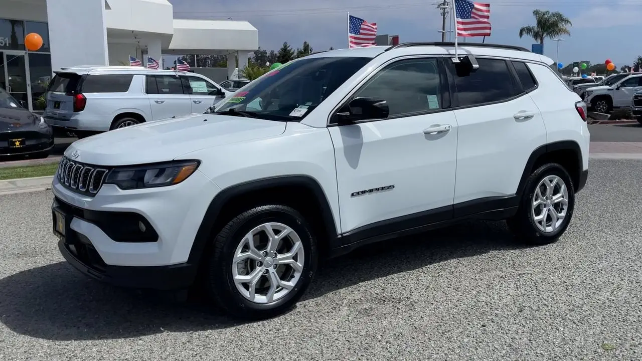 2024 Jeep Compass Latitude 4X4 photo 4