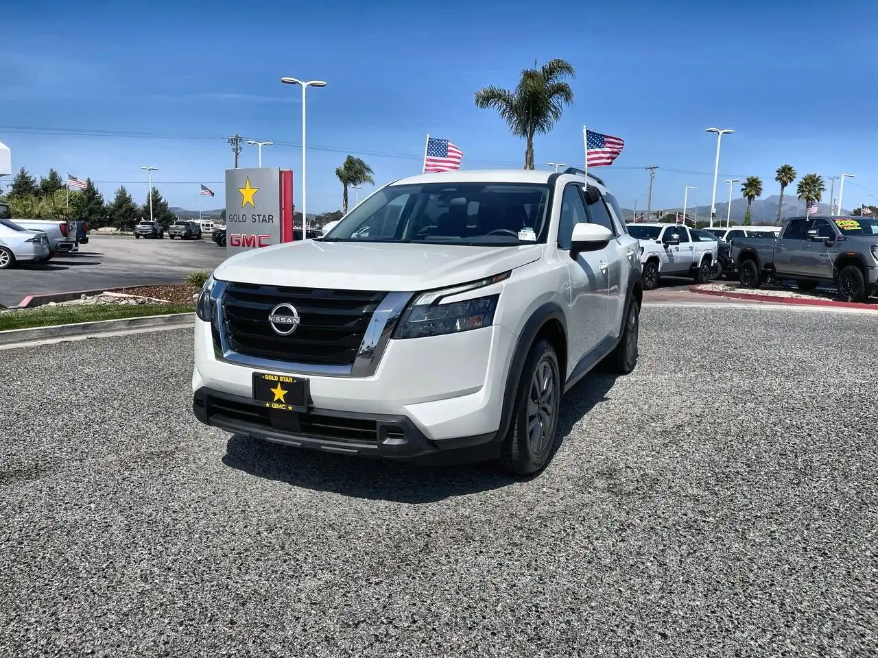 2024 Nissan Pathfinder SV 4WD's photo