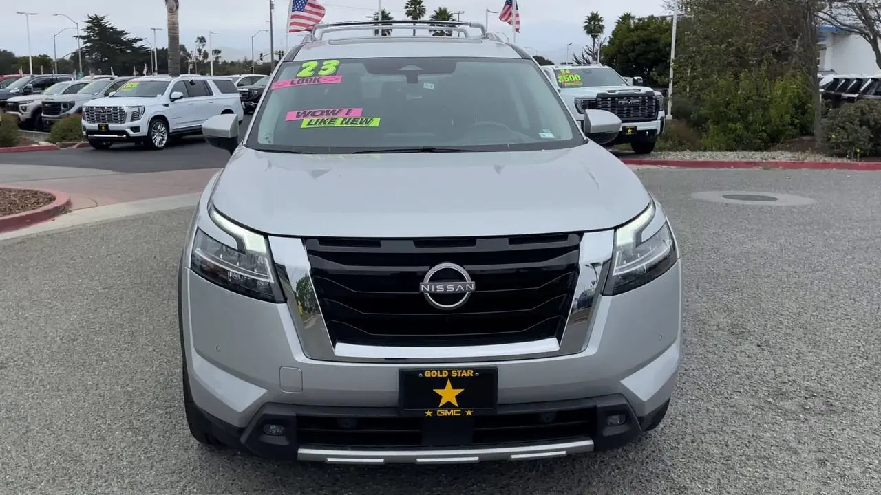 2023 Nissan Pathfinder Platinum 2WD photo 3