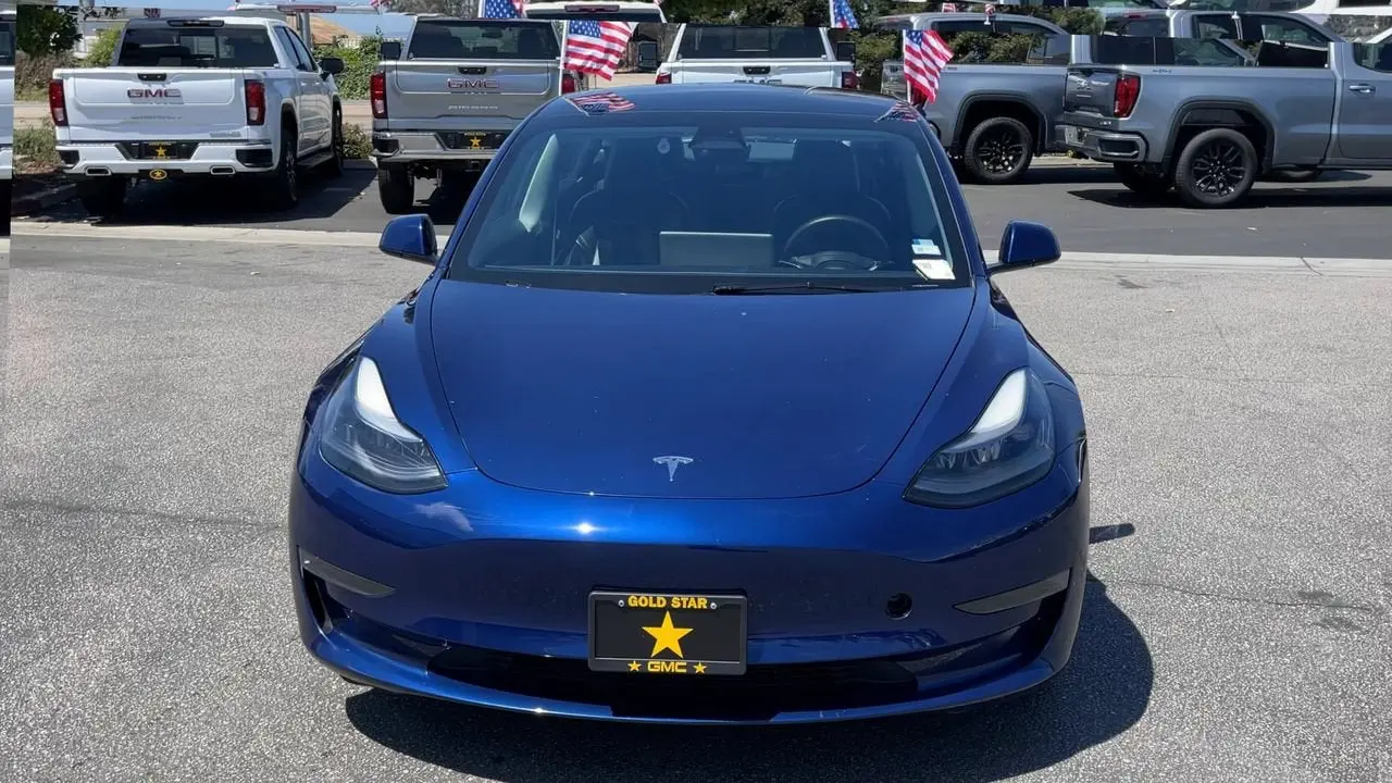 2023 Tesla Model 3 Base photo 3