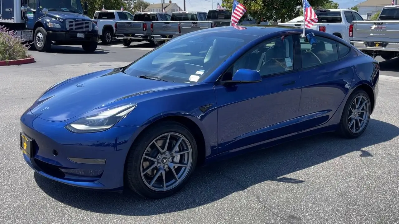 2023 Tesla Model 3 Base photo 4