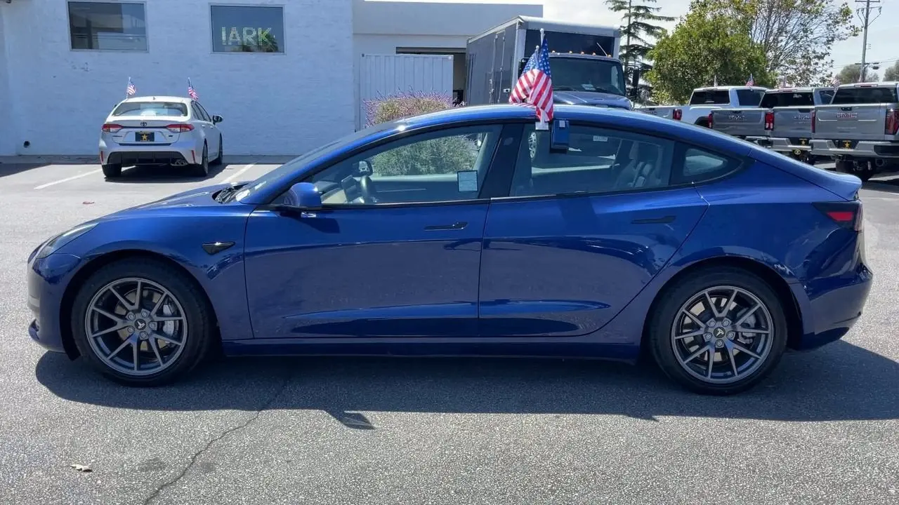2023 Tesla Model 3 Base photo 5