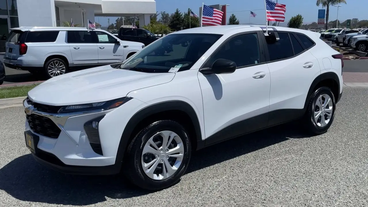2026 Chevrolet Trax LS photo 4