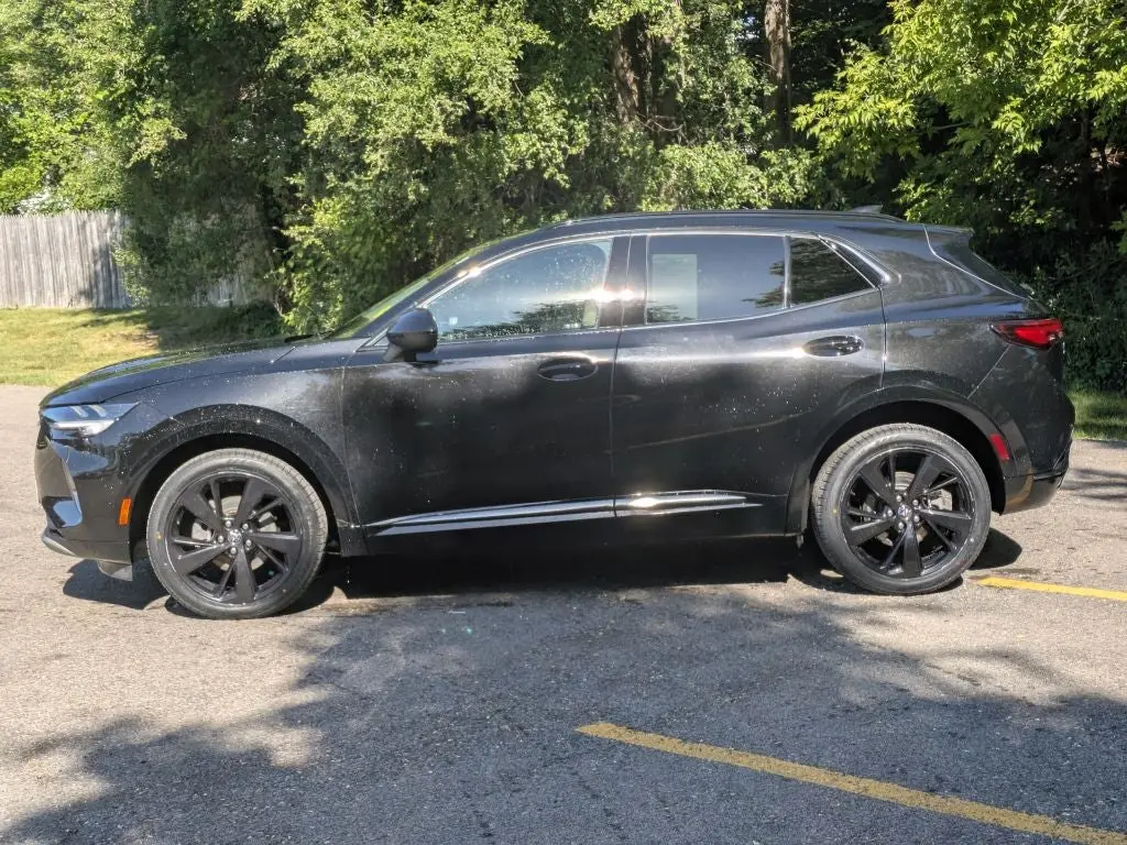 2022 Buick Envision Essence AWD photo 4