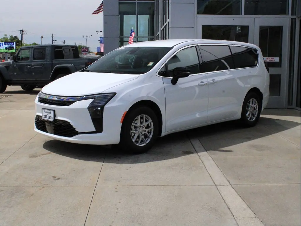 2027 Chrysler Pacifica Select photo 3