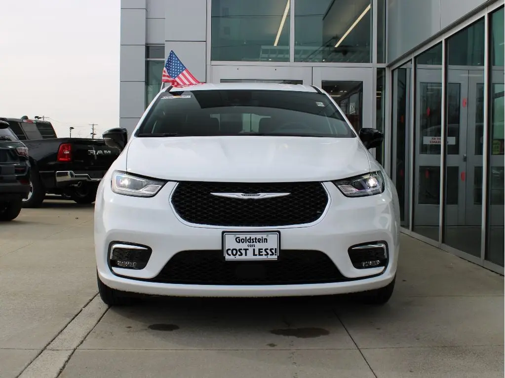 Vehicle Image 2