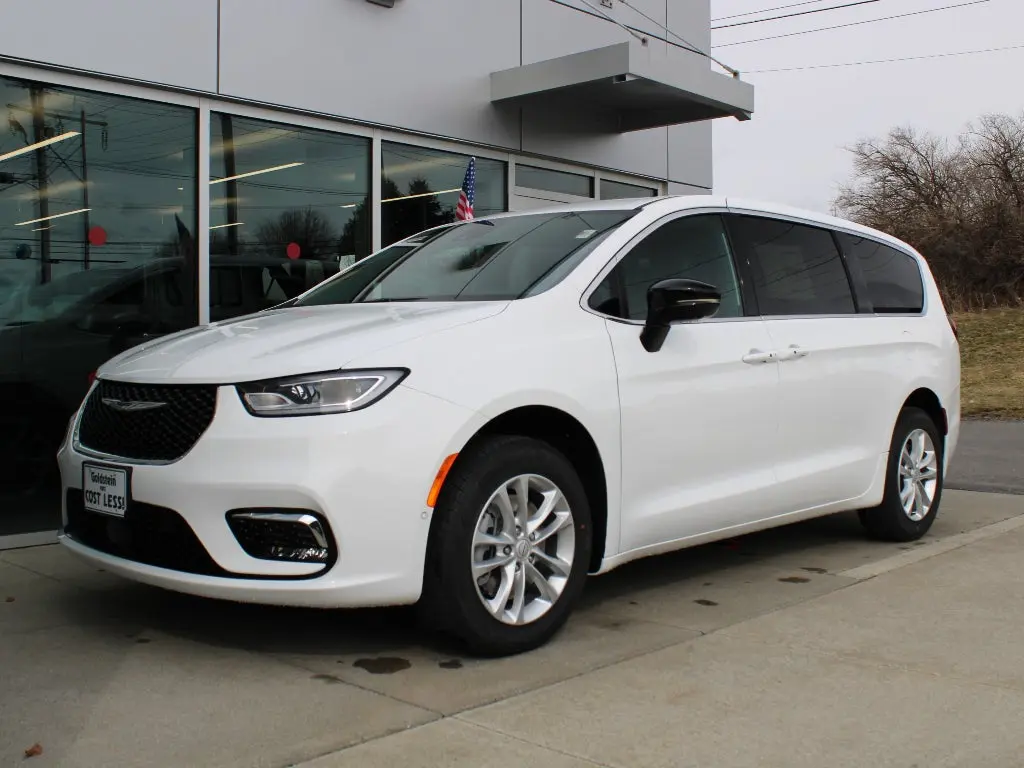 2026 Chrysler Pacifica Select AWD photo 3