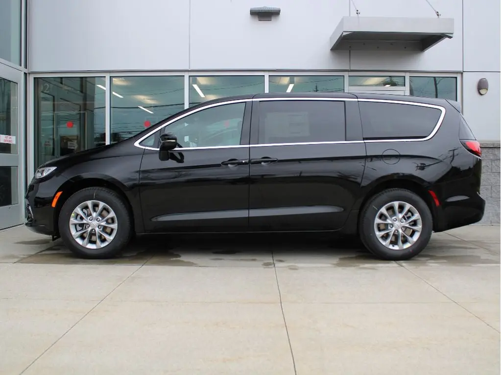 2026 Chrysler Pacifica Select AWD photo 5