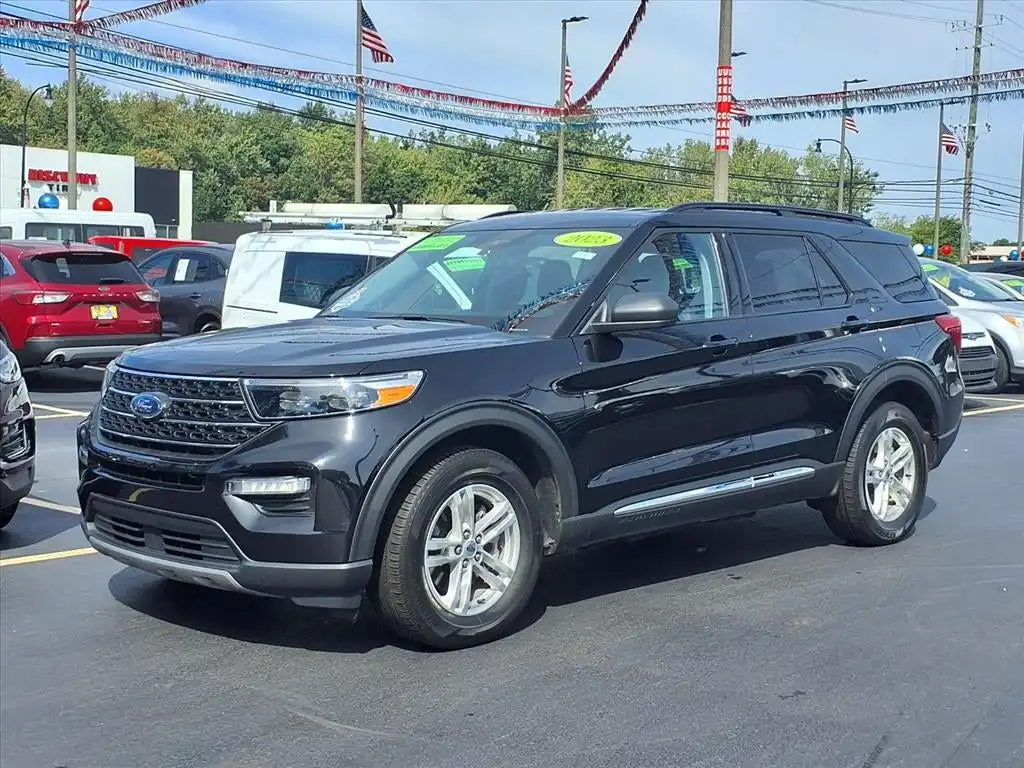 2023 Ford Explorer XLT 4WD's photo