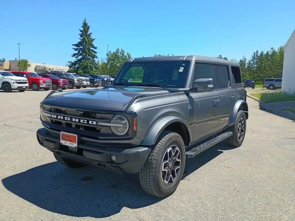 2024 Ford Bronco Outer Banks 4WD 4-door's photo